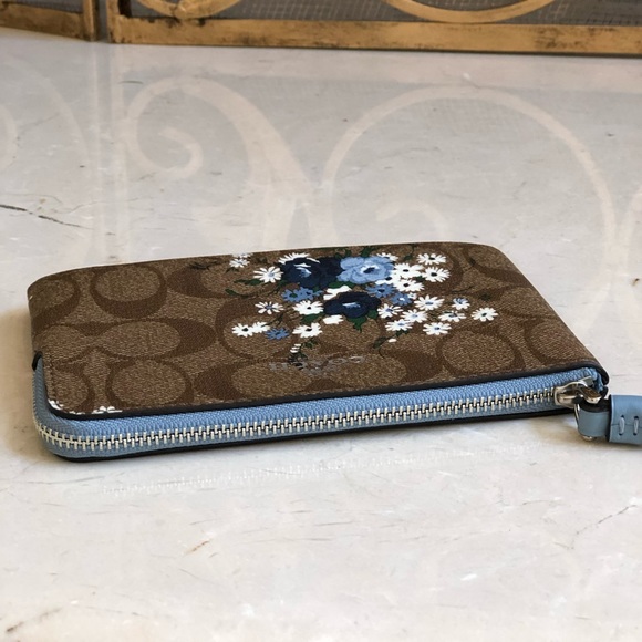 Nwt Coach Floral Signature wristlet wallet - Picture 7 of 8